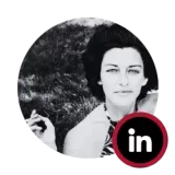 Libros Medellín, una cita con libros. 16 Anne Sexton
Quién es y qué hace: Poeta estadounidense, ganadora del premio Pulitzer. Fue una de las figuras más importantes de la "poesía confesional", escribiendo abiertamente sobre la depresión, la manía y temas íntimos.
Año de la foto: 1966. (Tomada por Arthur Furst en el jardín de su casa; la imagen de ella fumando en el césped es icónica).