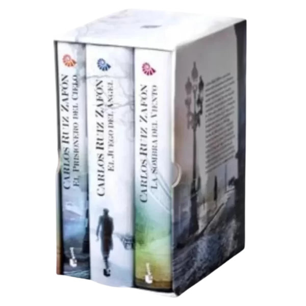 La Trilogía de la Niebla de Carlos Ruiz Zafón es una colección de tres novelas que combinan misterio, aventura y elementos sobrenaturales. Publicada inicialmente en los años 90, esta trilogía está compuesta por “El Príncipe de la Niebla”, “El Palacio de la Medianoche” y "Las Luces de Septiembre".