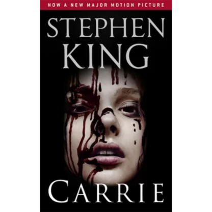 "Carrie" es la novela debut del reconocido escritor de terror Stephen King. Publicada en 1974, esta obra es una mezcla entre el horror sobrenatural y el drama psicológico que cuenta la historia de Carrie White, una joven con habilidades telequinéticas que vive en un ambiente de abuso y acoso constante.
