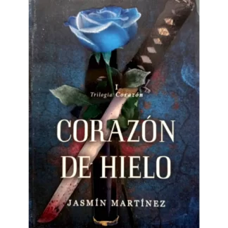 "Corazón de hielo" es una novela juvenil escrita por Jasmín Martínez, que narra la historia de María, una adolescente que acaba de perder a su padre en un accidente de tráfico. La protagonista, que se siente destrozada por la pérdida de su progenitor, intenta llevar su vida lo mejor que puede mientras trata de superar la ausencia de su padre.