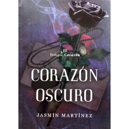 "Corazón oscuro" es la segunda novela de la autora Jasmín Martínez y sigue la historia de Luna, una adolescente con un oscuro secreto que la hace sentir diferente a los demás. La novela se desenvuelve alrededor de la vida de Luna, quien después de la muerte de su abuela, se muda a vivir con su padre y su nueva familia.