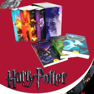 La colección de libros de Harry Potter en pasta blanda es una serie completa de siete libros escritos por J.K. Rowling. La historia sigue a Harry, un niño huérfano que descubre que es un famoso mago y que ha sobrevivido a un ataque del temible Lord Voldemort.  A partir de entonces, Harry comienza a asistir a Hogwarts, la escuela de magia y hechicería, donde hace amigos con Ron Weasley y Hermione Granger y se embarca en una serie de aventuras peligrosas para derrotar a Lord Voldemort y salvar el mundo mágico de la oscuridad.